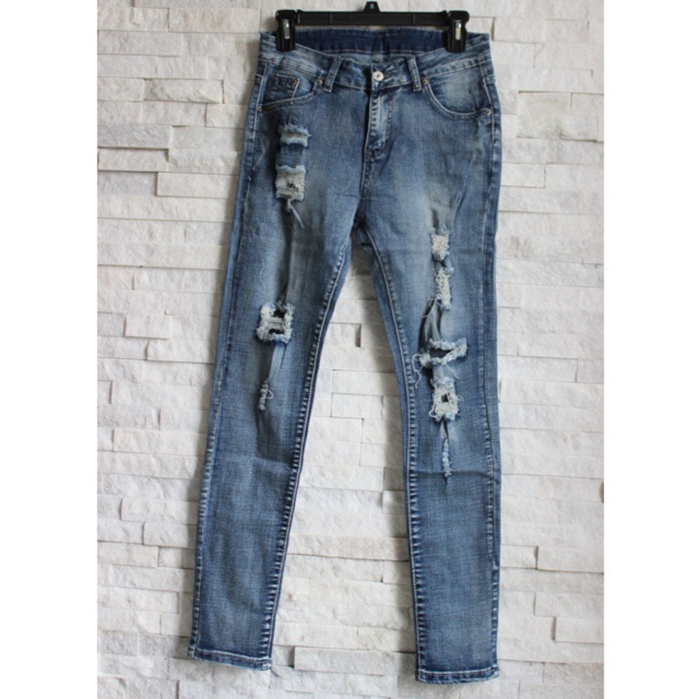 Distressed Skinny Jeans - Picture 4 of 5